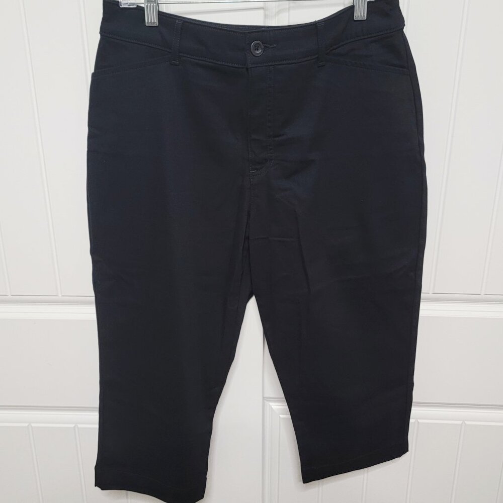 St. John's Bay Womens Size 12 Capri Pants Black EUC Never Worn
